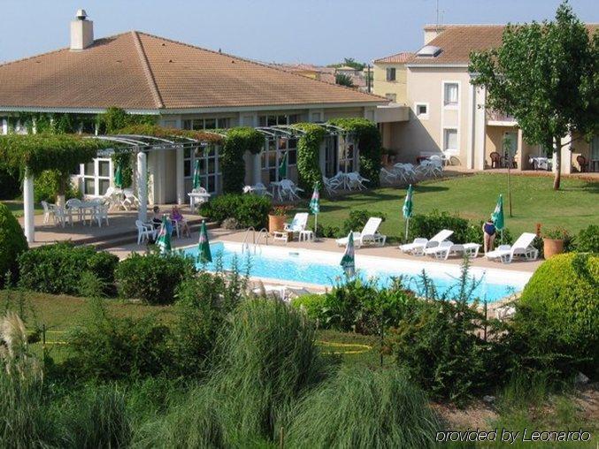 Hotel Le Mas Des Ponts D'Арль Екстер'єр фото